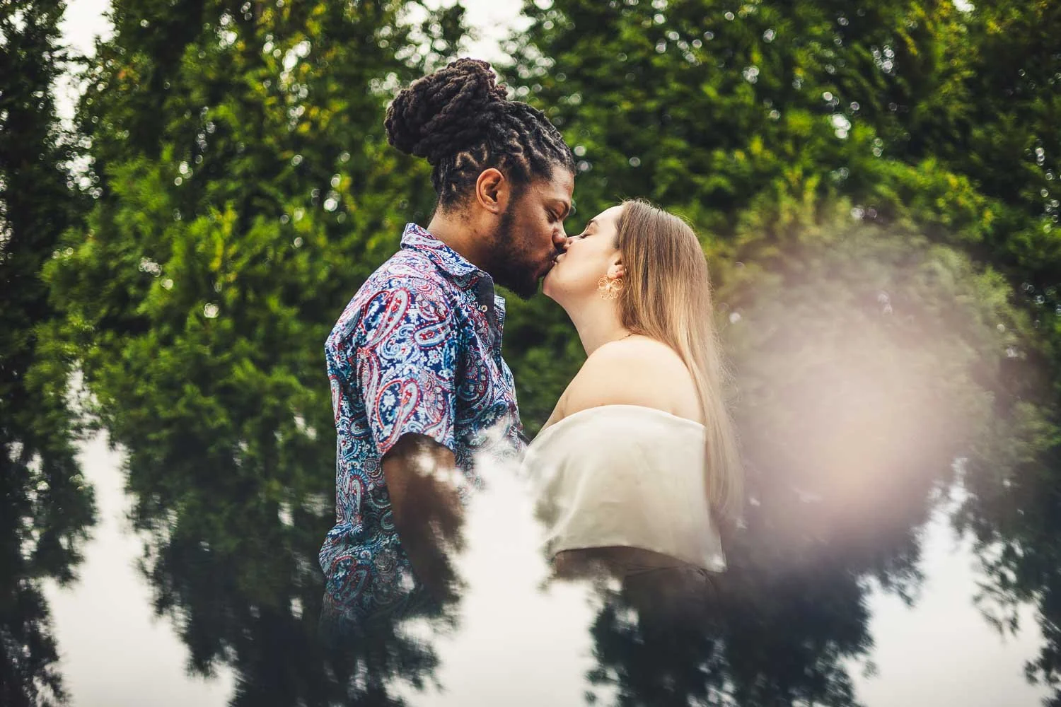 bride and groom kissing-st louis wedding photography