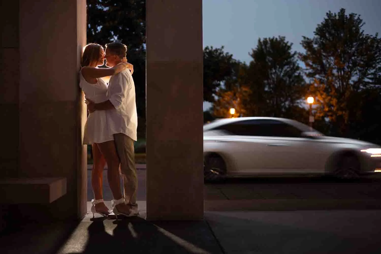 couple kissing between pillars at the st louis muny during sunset-josh and lindsey photo