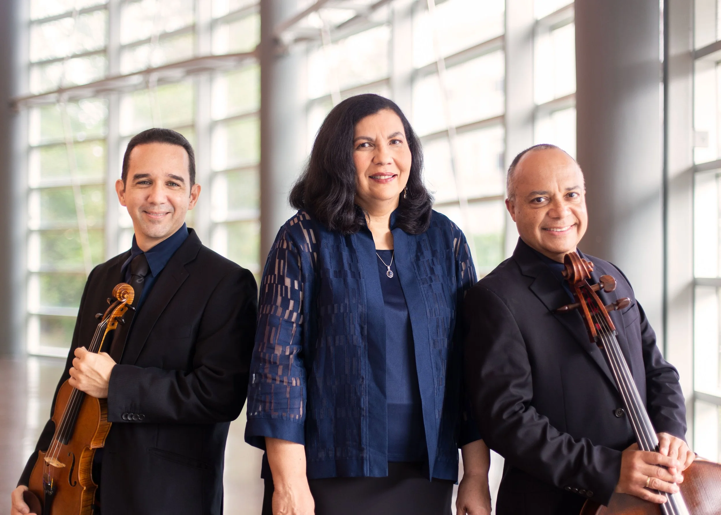 Trío Sanromá: "Marchas y tríos: obras de Morel Campos, Mozart, Schumann y Kreisler"