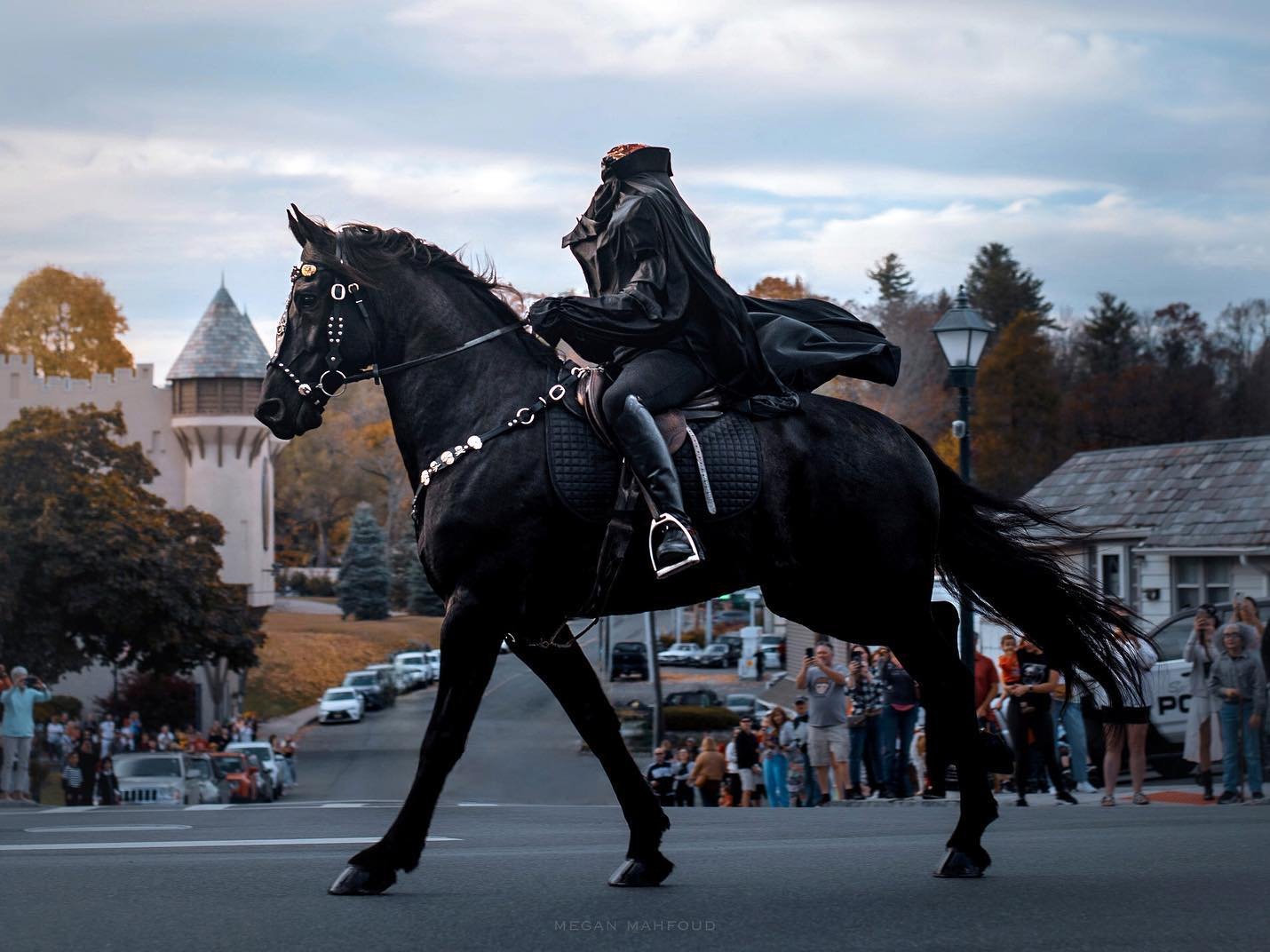 It&rsquo;s my favorite time of year to take my camera around the town for some spOoOky photos. First up is part 1 of the Headless Horsemen! Big thanks to @allmahfood for providing backup! 💀