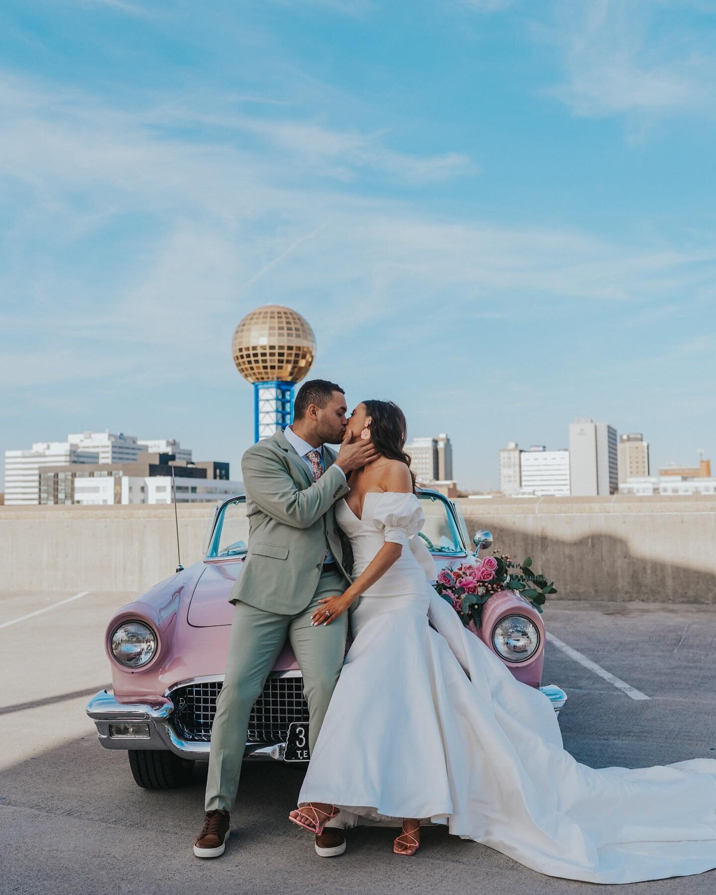 Hi um are you KIDDING ME with these dreamy Knoxville elopement pics!! 🌸😍🩷🌸🌷🎀💖

We&rsquo;ve got pink we&rsquo;ve got Sunsphere we&rsquo;ve got a beautiful couple in love!!!! 

styled by: @creativecontentdays 
models: @_kayleelovell + @ahmad_lov