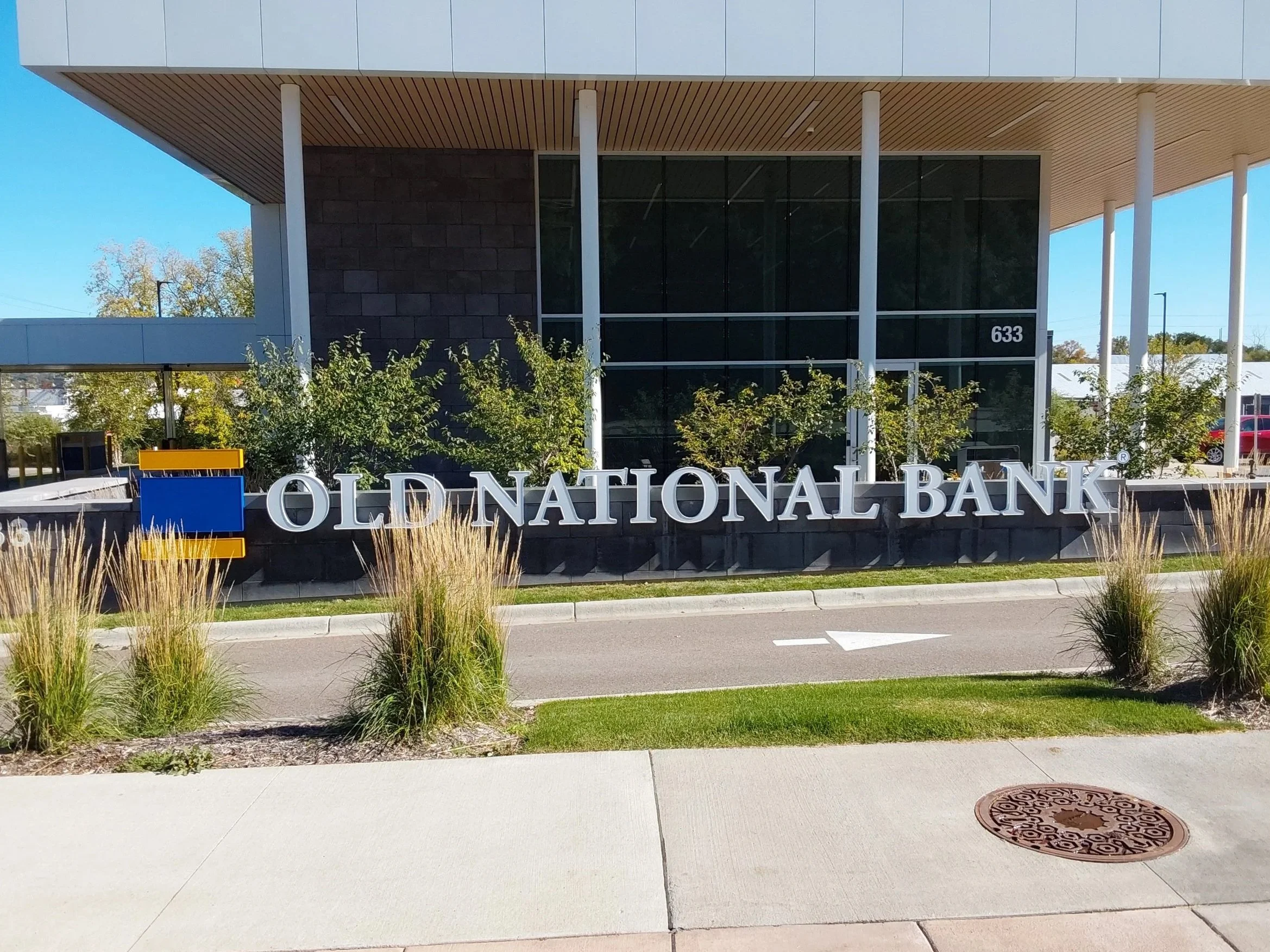 Old National Bank (Formerly Bremer Bank)
Multiple Locations  Corporate Real Estate Services, Property Management, Strategic Planning, Acquisition & Disposition, Tenant Representation, Development, Project Management, Office, Retail 