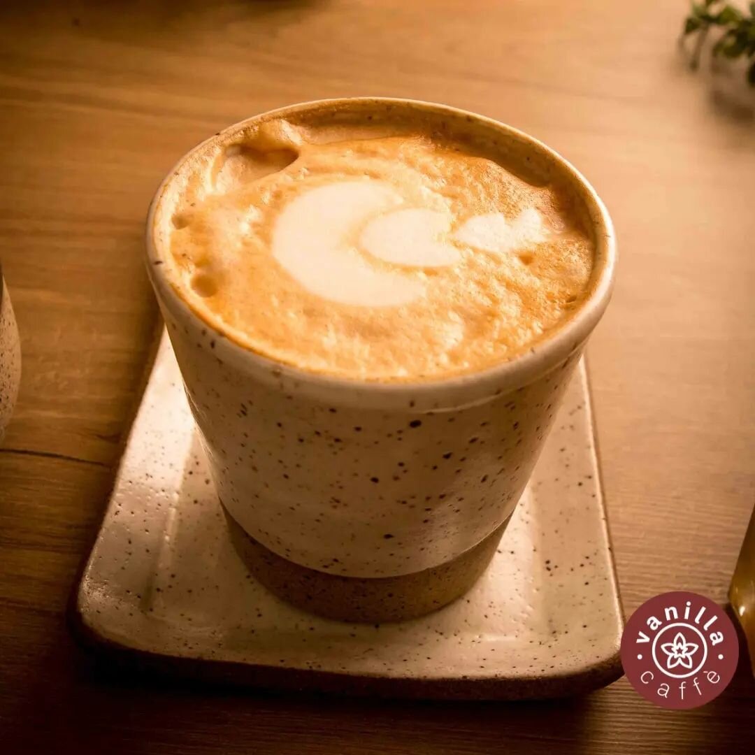 Vamos come&ccedil;ar o dia com um bom caf&eacute;? Para terminar a semana bem! ❤️☕ 
 
Algumas op&ccedil;&otilde;es em nossas unidades: 👀 
Caffe Machiatto Doppio 
Caffe Vanilla 
Cappuccino 
Caffe Mocha 
 
#cafe #coffeelovers #vanillacafe #cafeteriasp