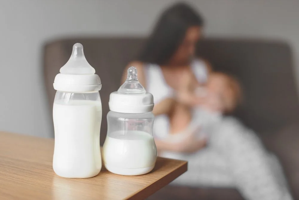 Breastfeeding vs Formula Feeding: What Every New Parent Needs to Know