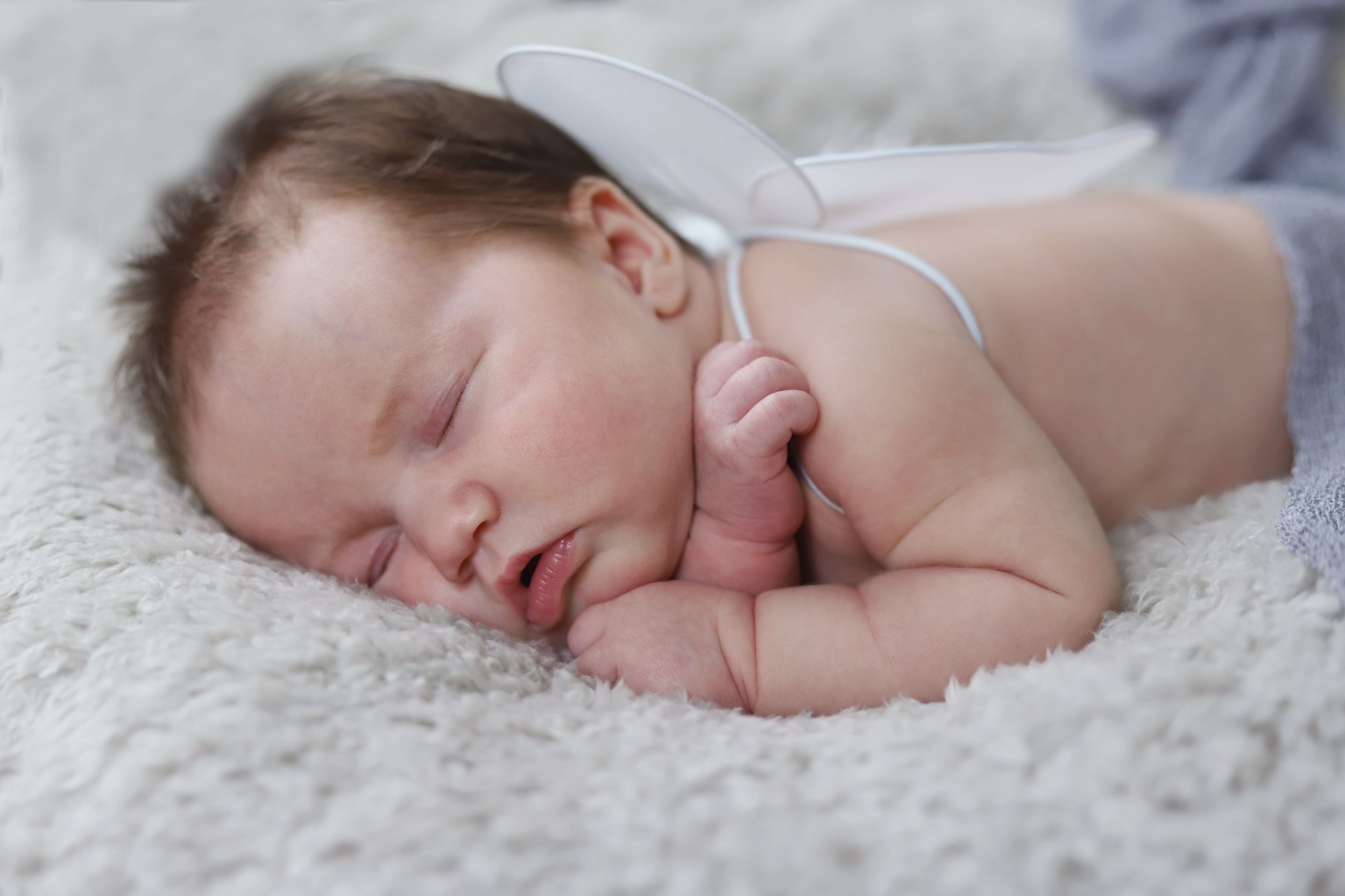 Newborn Sleeping With Mouth Open? Is It Normal or (When to Worry)