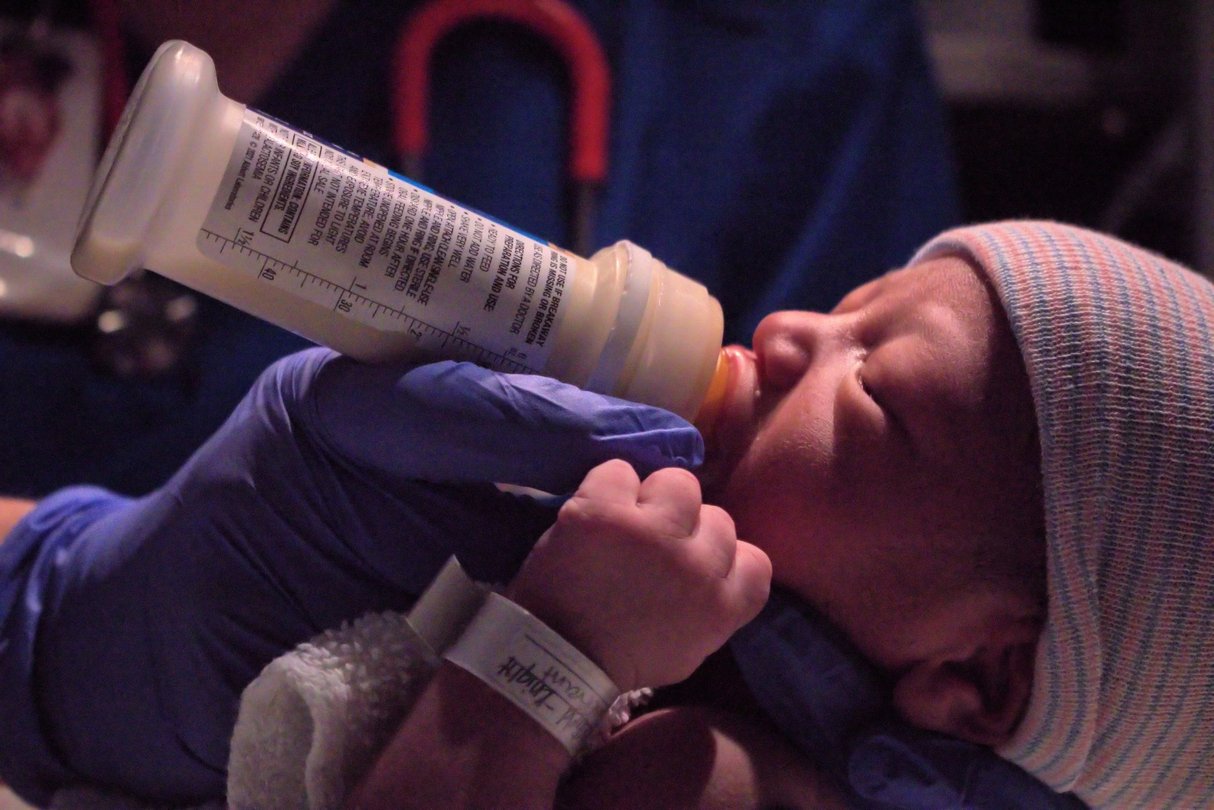 How to Wake Up a Newborn to Feed: Methods for Deep Sleepers