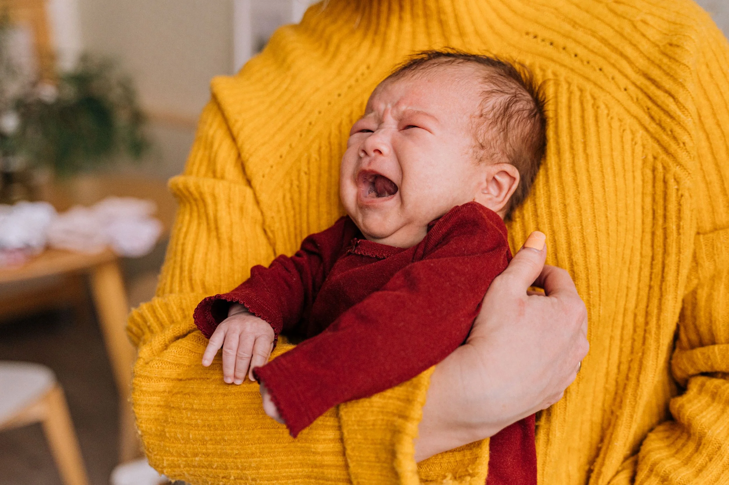 Newborn Separation Anxiety: Can Babies Have It Early? Age Timeline and Sleep Tips