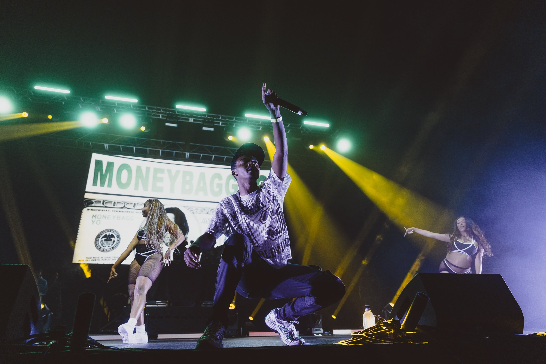 PEAYPLE'S CONCERT - MONEYBAGG YO