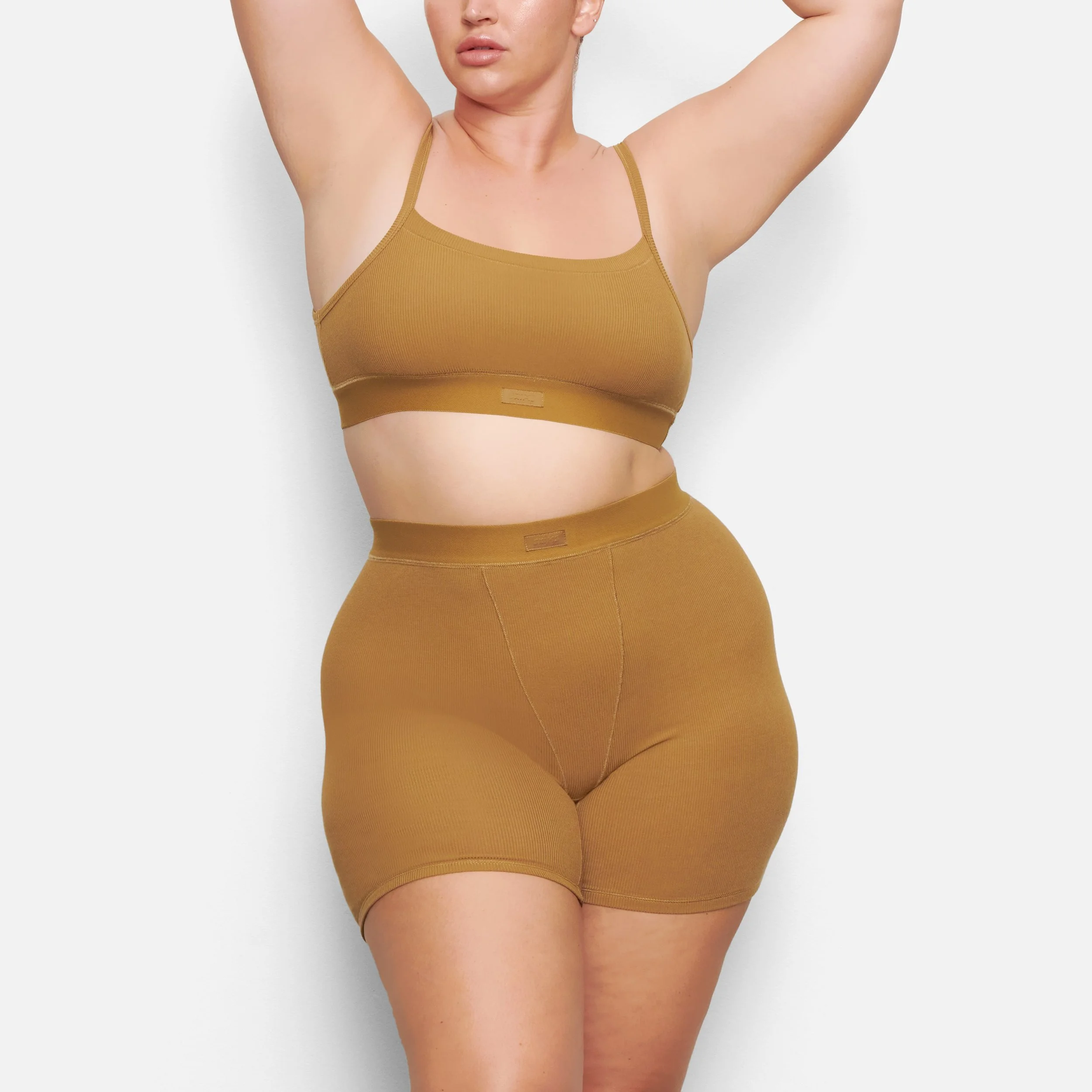 SKIMS-BRA-BR-SCN-0276-FE-GOL_010.jpg