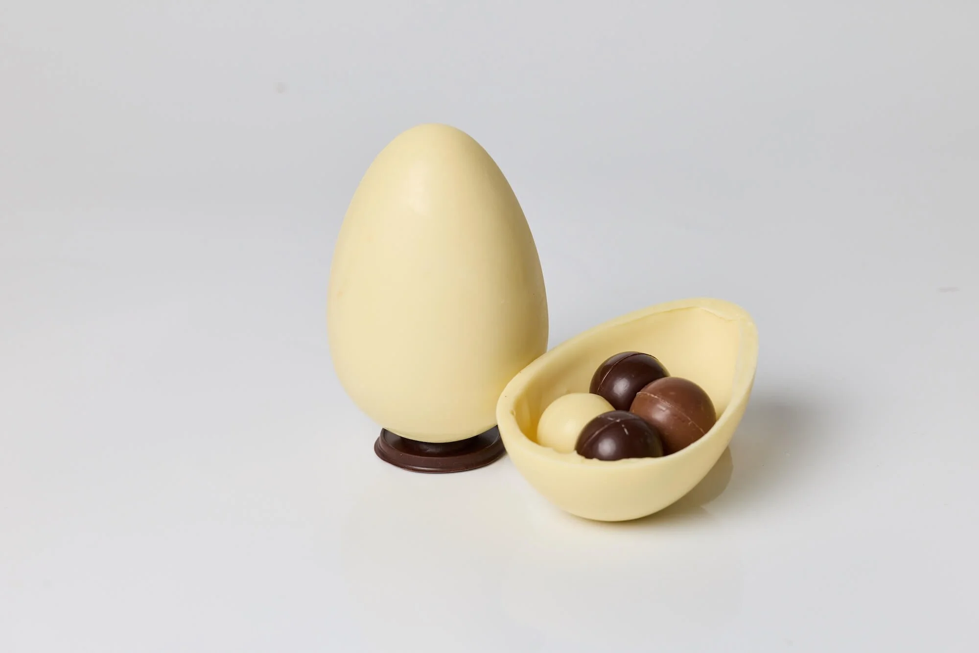 small-white-chocolate-easter-egg-anjalichocolat-singapore-2026-alt.jpg.jpg