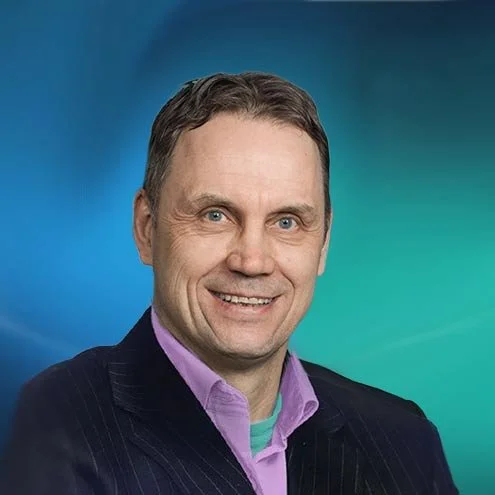 "Marke on osaava, ulospäin suuntautunut, iloinen yritysilmeen sekä markkinoinnin suunnittelija ja tekijä. Minulle hän suunnitteli sivustolleni uuden ilmeen ja toteutti suositus.fi - nettisivut. Kaikki asiat sujuivat hyvin ja mutkattomasti Marken kans