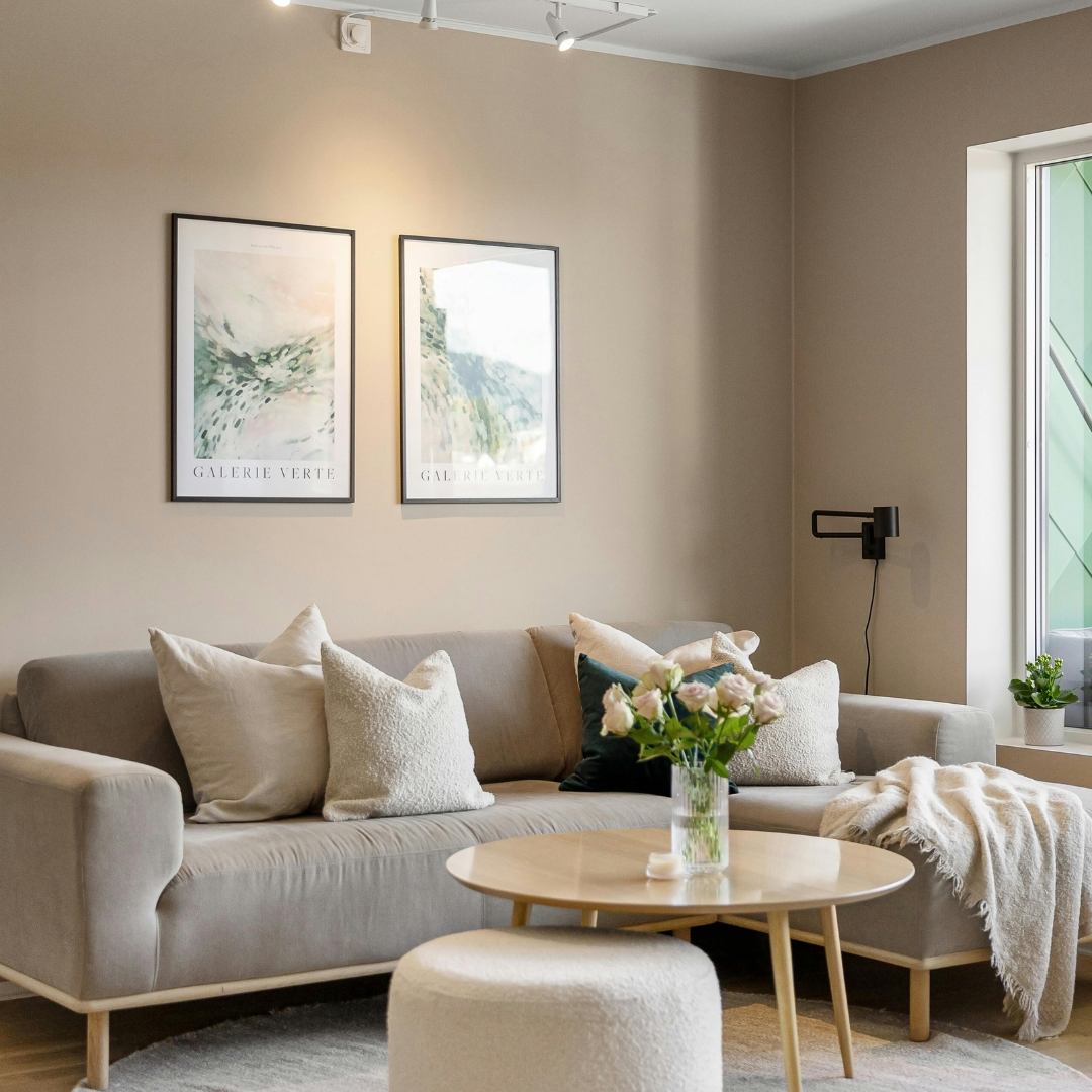 Calm neutral living room with sofa, coffee table and layered lighting