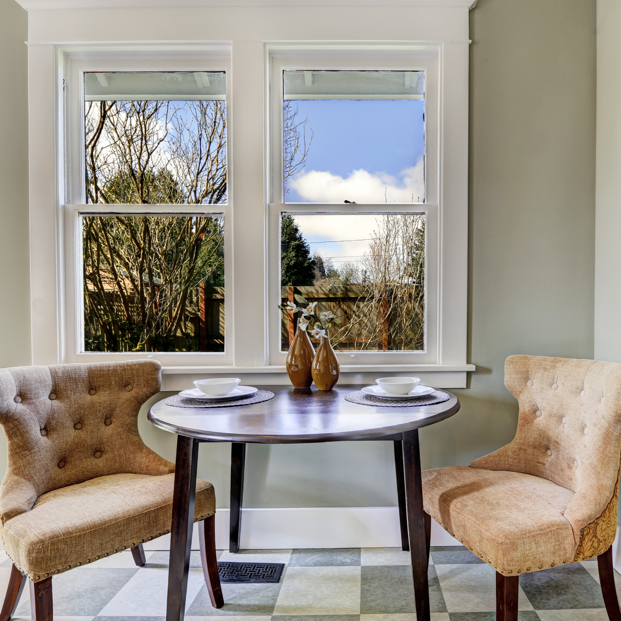 Dining room with pendant lighting over a large table, creating a warm and defined dining area.
