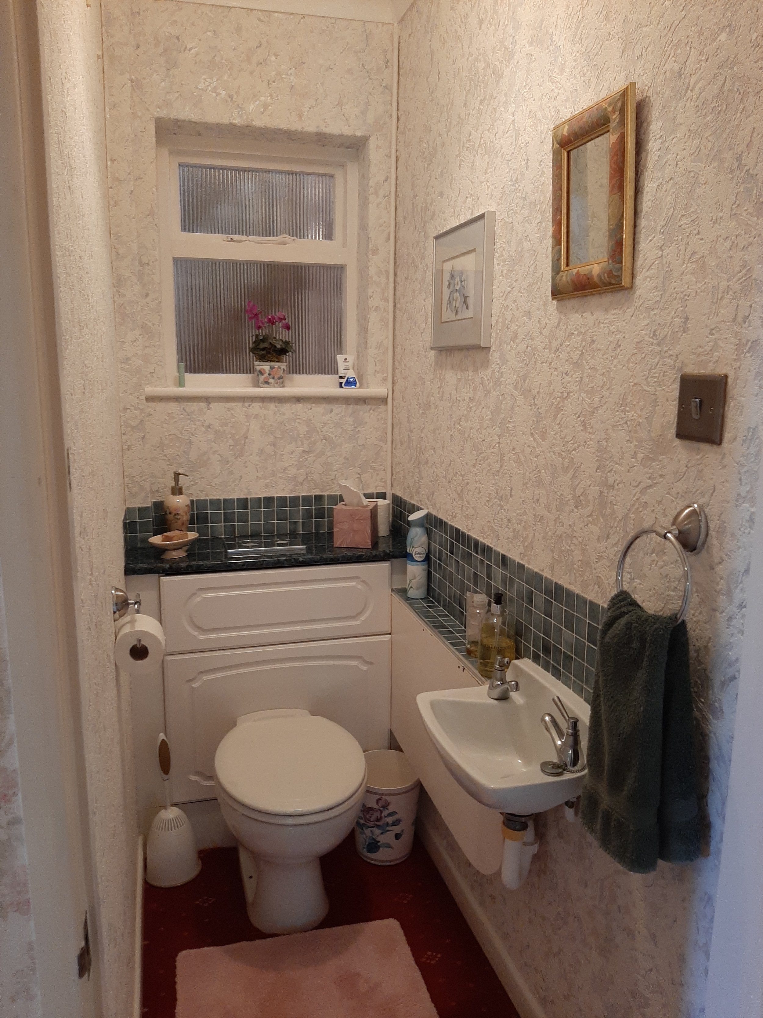 31. Downstairs Toilet.jpg