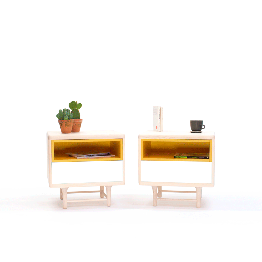 Animación que muestra las diferentes combinaciones de color y acabados de madera disponibles para el sistema modular Kaaja.