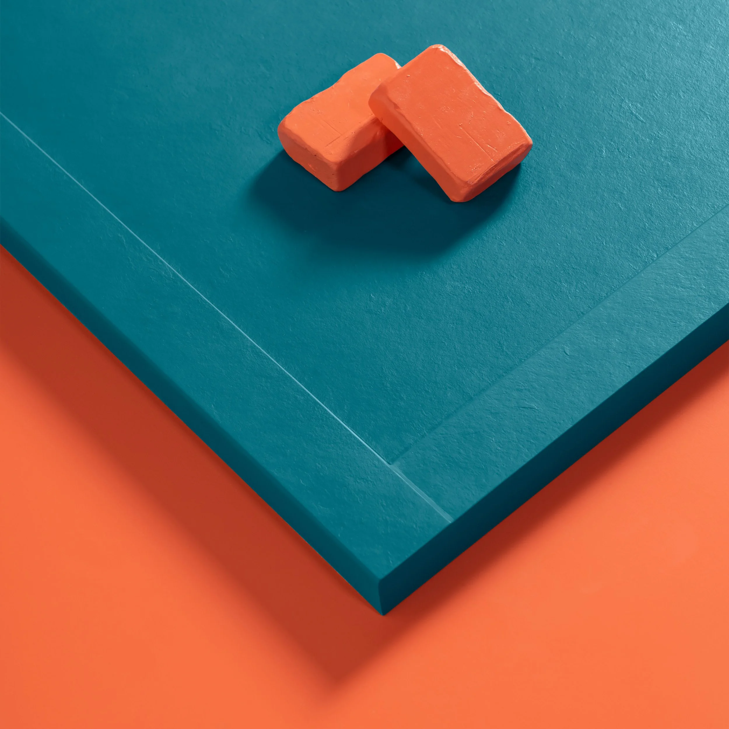 Detalle de elementos arquitectónicos utilizados en el diseño de set para elevar la narrativa visual del mobiliario de baño.