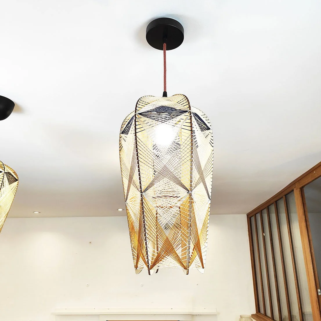 juliegodel-lampe-K9XL-bleu-nuit-or-perle-2.jpg