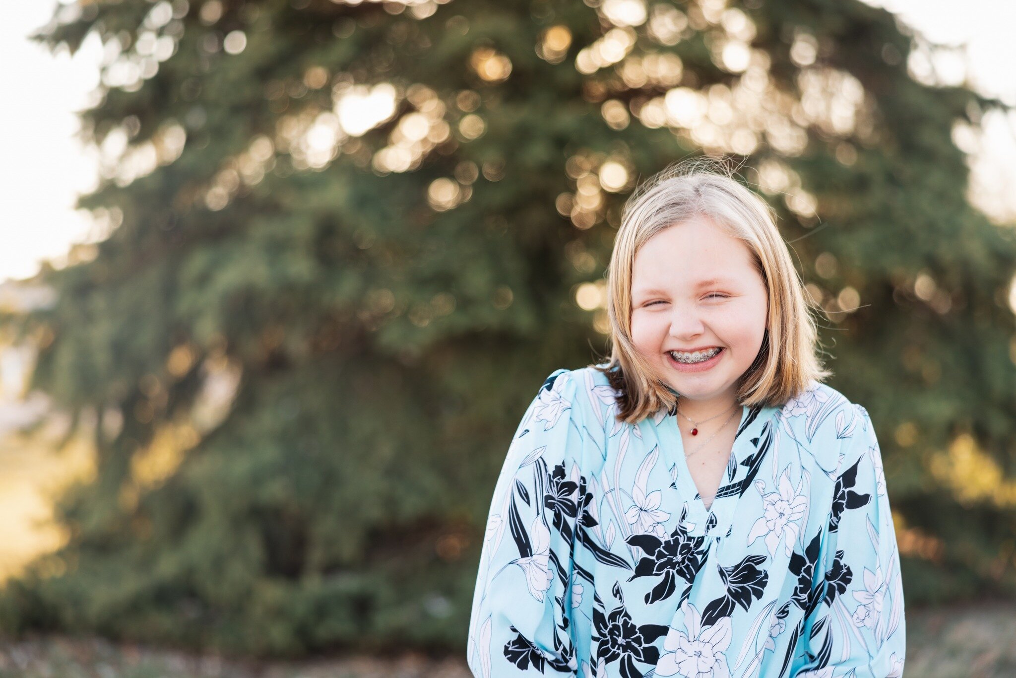 The sun was ✨glowing ✨ for Miss Isla's session last week, which is fitting since this girl brings sunshine wherever she goes! Here are a few of my favorite shots to brighten your day!