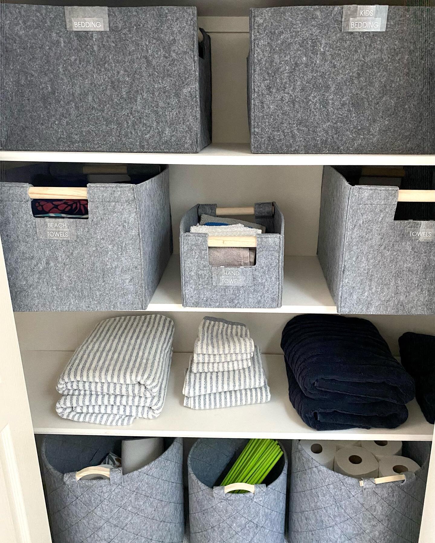 L I N E N  C L O S E T 

Here&rsquo;s a linen closet that went from blah, to yaaah! 

Reducing visual clutter by containing like items with the right storage solutions helps to keep this space clutter free and looking great all the time.  You don&rsq