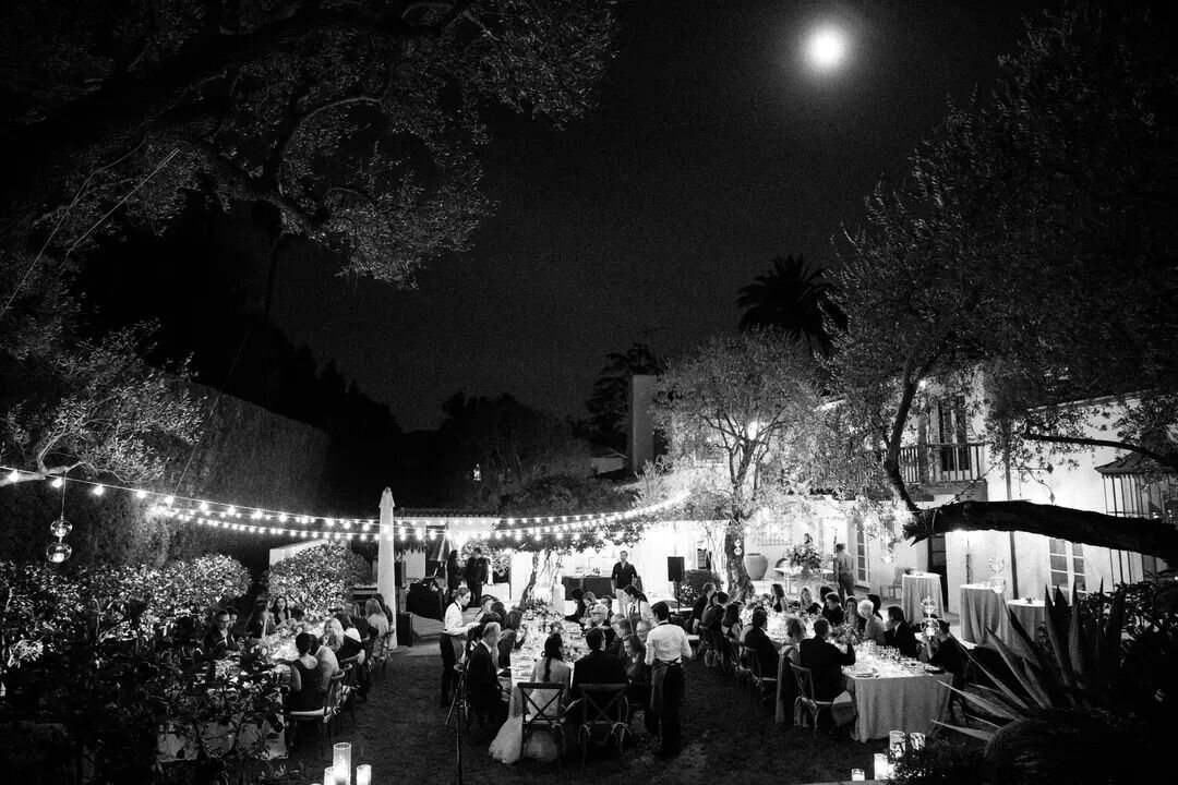 Backyards are meant for summer weddings.
​.
​.
​.
​catering | @roomforty
​​rentals &amp; lighting | @premiere_rents
​photography | @braintropianophoto