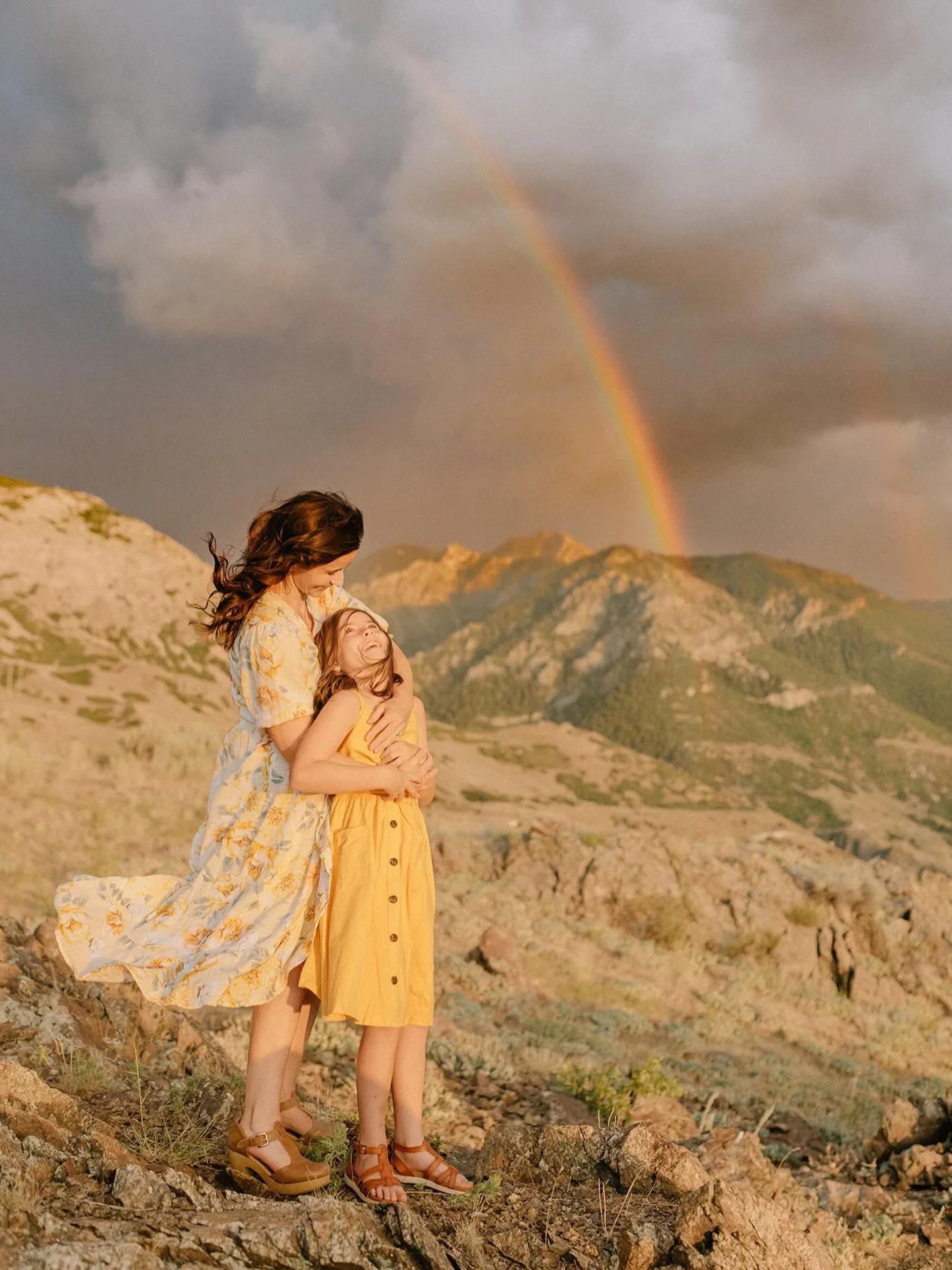 Get ready because my spring mini session dates are releasing in one week! Can&rsquo;t wait to share it all with you 😊 Until then, let&rsquo;s throw it back to this absolute unicorn session complete with its own double rainbow 🌈 🙌