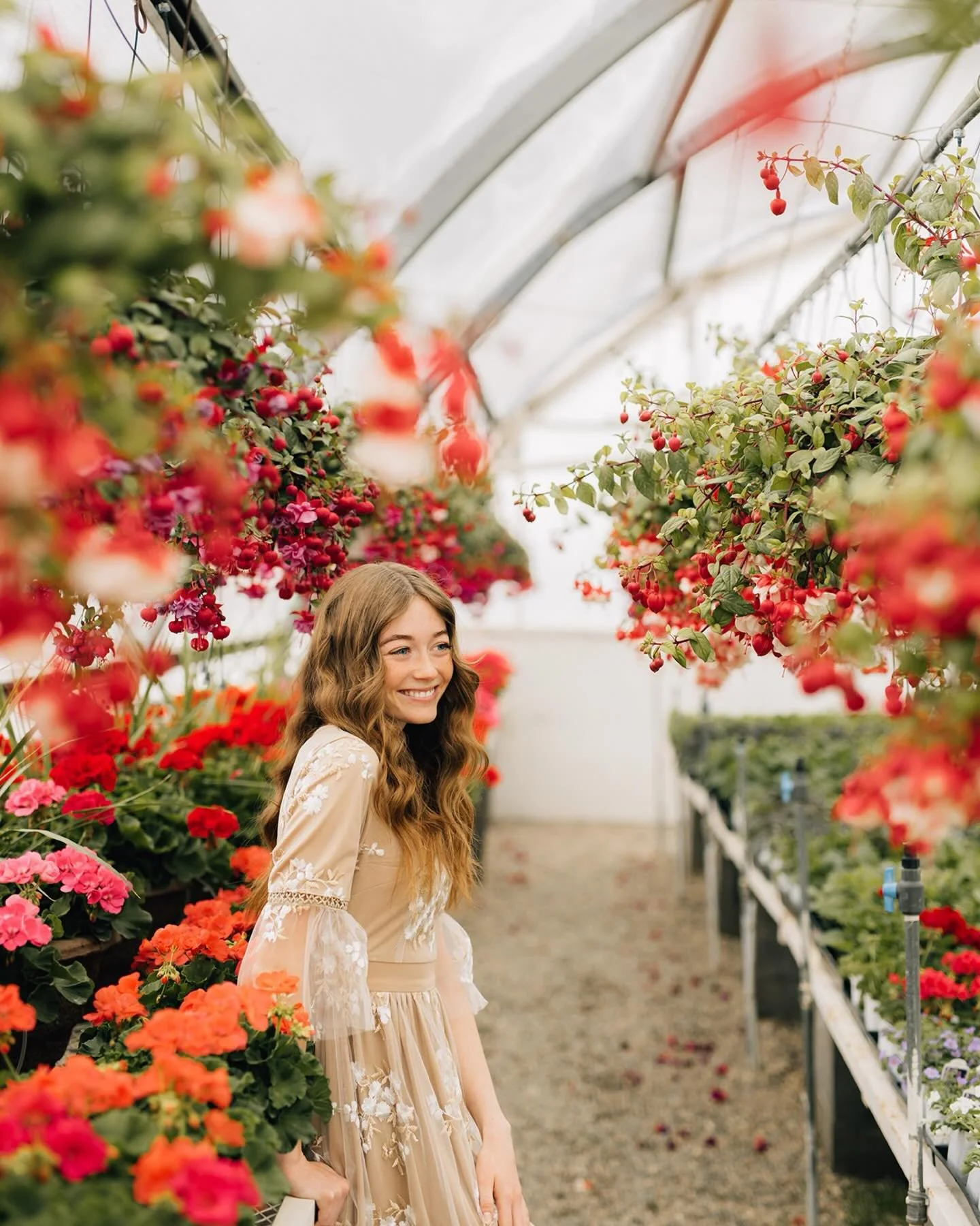 Reminder that senior photos don&rsquo;t need to be complicated!! They can be fun, relaxed, and actually enjoyable (yes, really). 

Whether it&rsquo;s a mini session (booking dates in bio!) or a full session with a little more time to explore, there&r