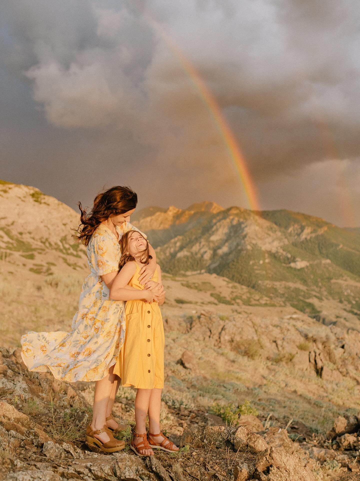 Get ready because my spring mini session dates are releasing in one week! Can&rsquo;t wait to share it all with you 😊 Until then, let&rsquo;s throw it back to this absolute unicorn session complete with its own double rainbow 🌈 🙌
