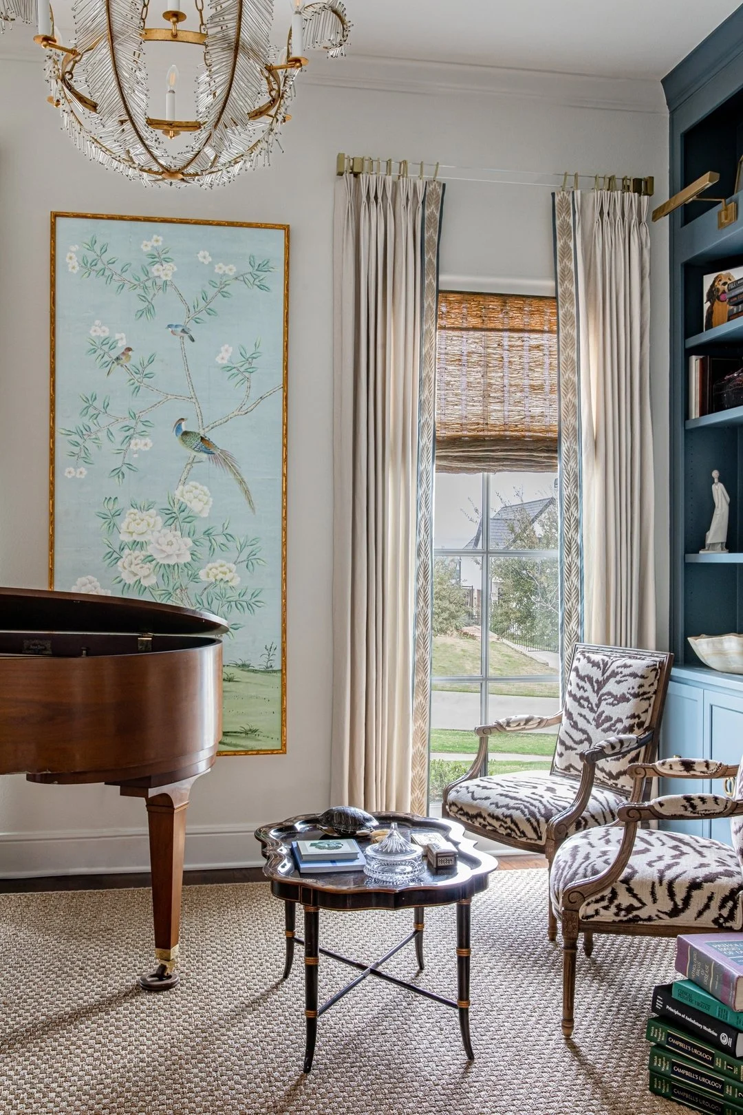 Take a walk on the wild side!

📸 @emerydavis_photography 

#emerydavisphotography #interiordesign #sarahkuhlmaninteriors #fortworthinteriordesigner #fortworthinteriordesign #interiordesigner #dallasinteriordesign #beautifulhomes #lovewhereyoulive