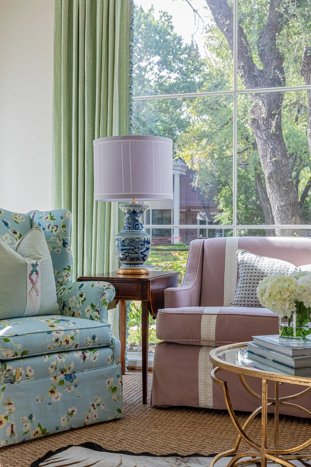 Step into the LIMElight!

📸 @emerydavis_photography

#sarahkuhlmaninteriors #interiordesign #emerydavisphotography #dfwinteriordesign #beautifulhome