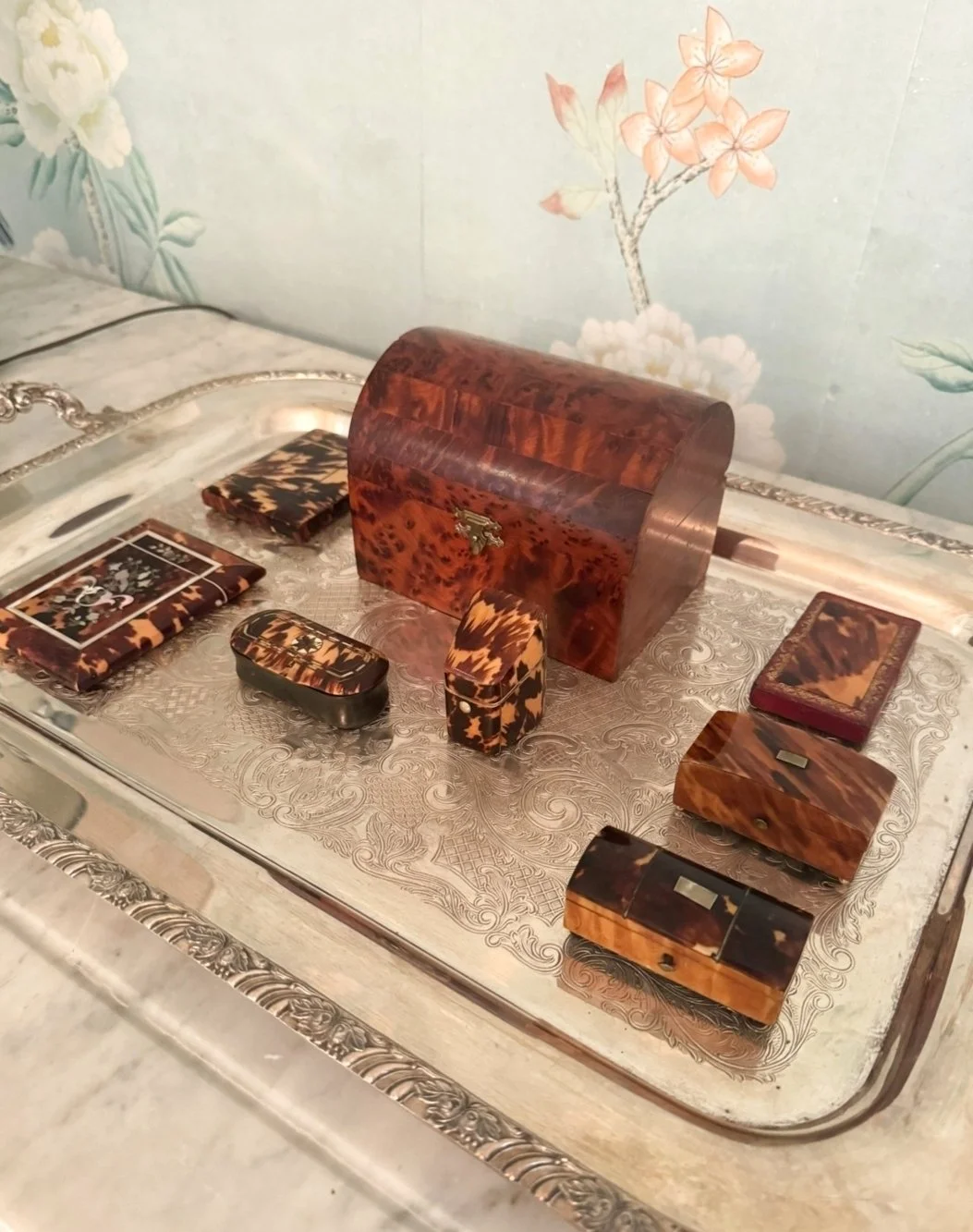 Thinking outside the box! 

#sarahkuhlmaninteriors #interiordesign #beautifulhome #antiques