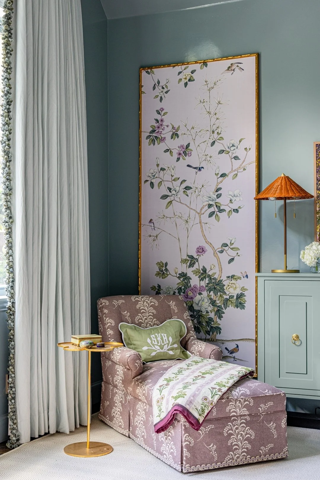 Chaisin&rsquo; dreams!

📷 @emerydavis_photography 

#bedroomdesign #custombedroom #interiordesign #lovewhereyoulive #sarahkuhlmaninteriors #beautifulhome #dfwinteriordesign