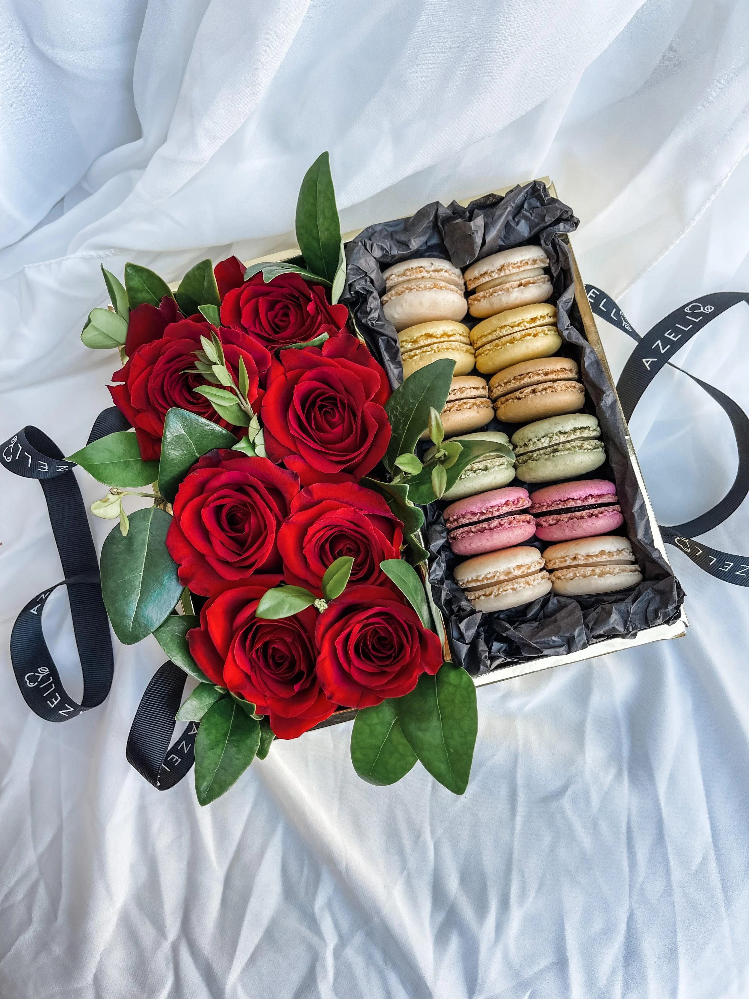 RED ROSES + 12 MACARONS