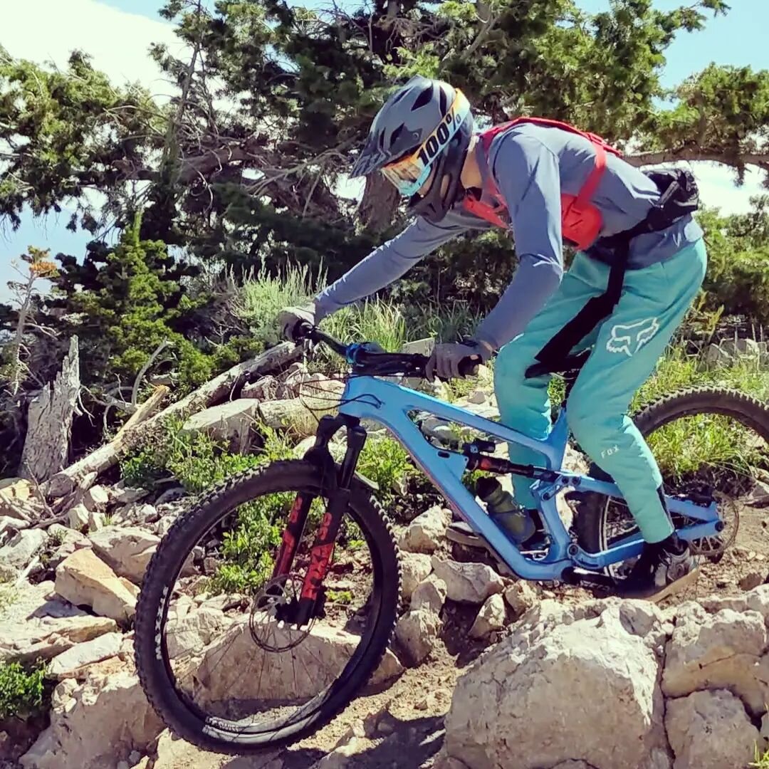 @kierangabe weaving through!
.
We have weekly Enduro training, DM for details.
.
#teamutahmtb #utahmtb #deervalley #enduromtb #mtbcoaching