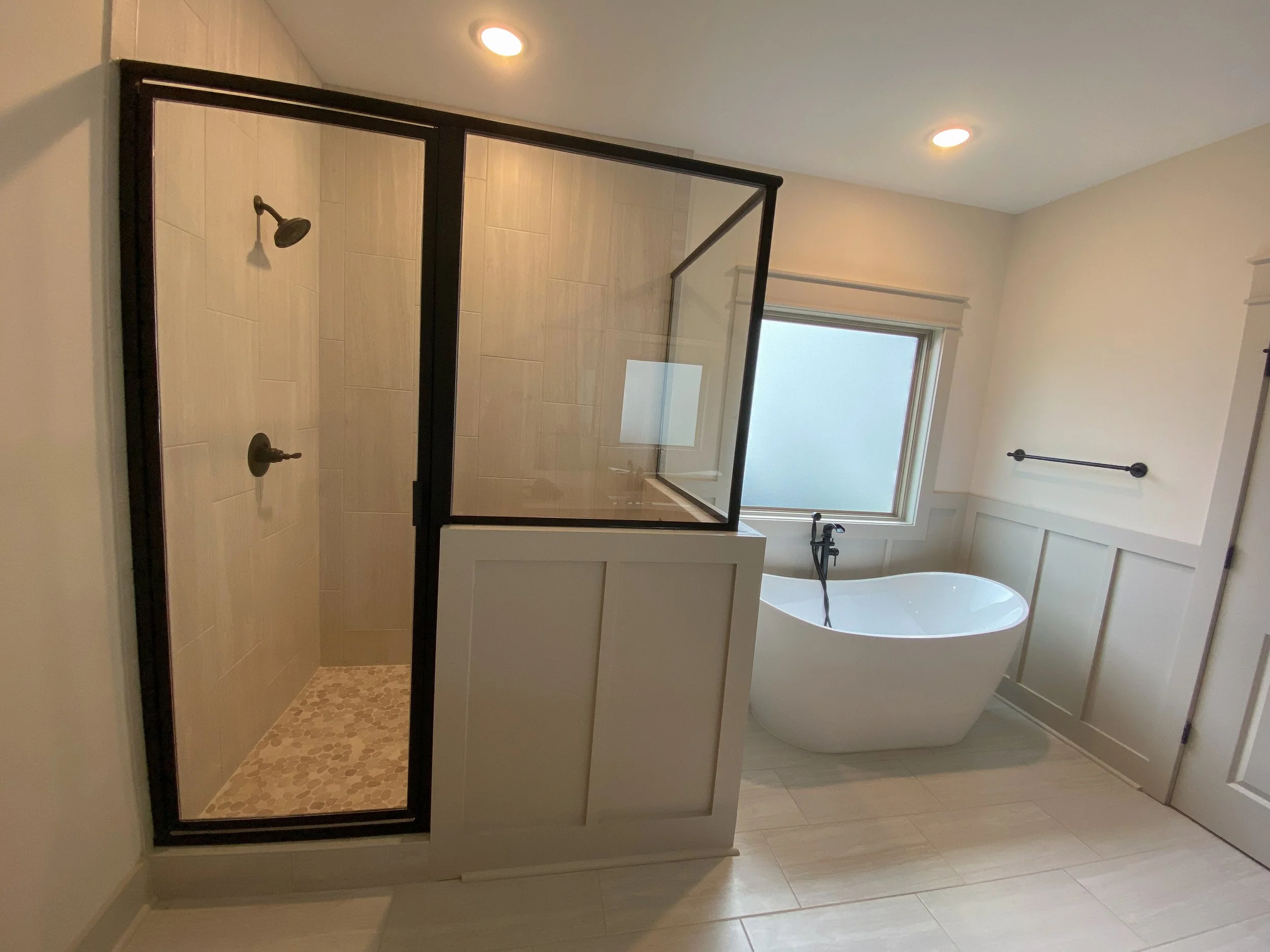 master shower:tub.jpg