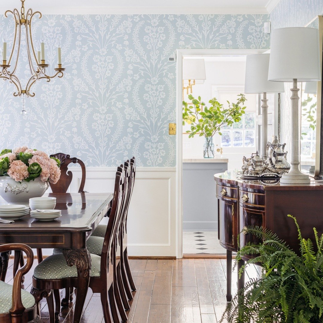 More proof that New Traditional is timeless and here to stay.  We loved transforming this classic dining room.

#LADesign #LAInteriors #LosAngelesDesign #LAStyle #InteriorDesignLA #LAHomeDecor
