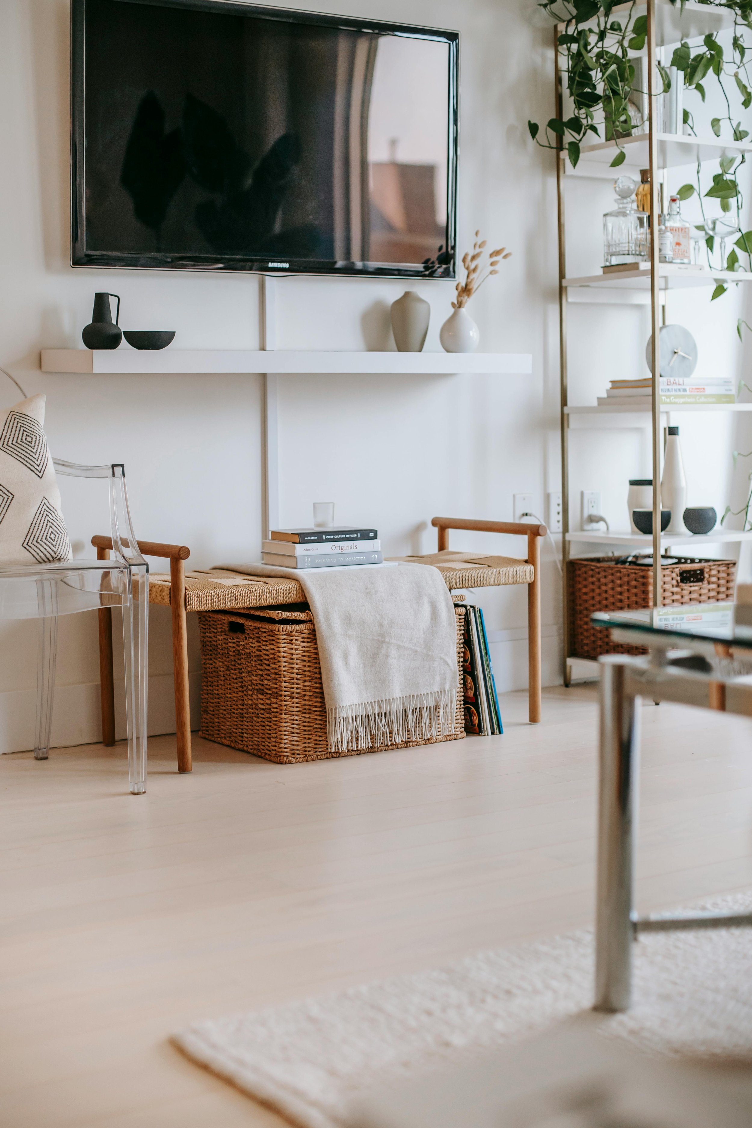 Welcome Home: Quick Cleaning Tips for Hosting Guests with Ease