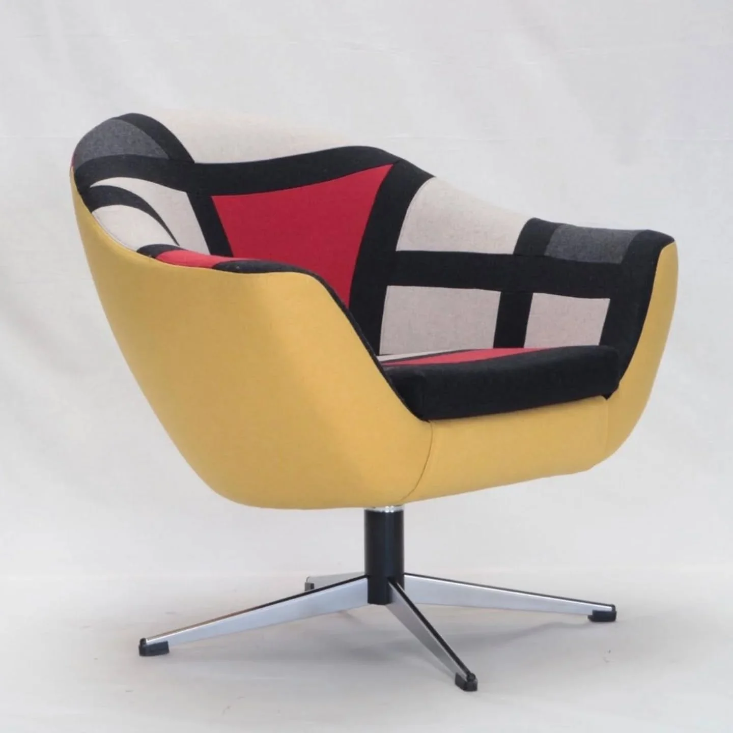 Polystyrene swivel chair fully restored and recovered as part of my 3rd Year AMUSF Qualification, Post Modern Furniture module, studying @schoolofupholstery Faversham.
Taking inspiration from both Piet Mondrian and Mary Quant I have pieced together 5