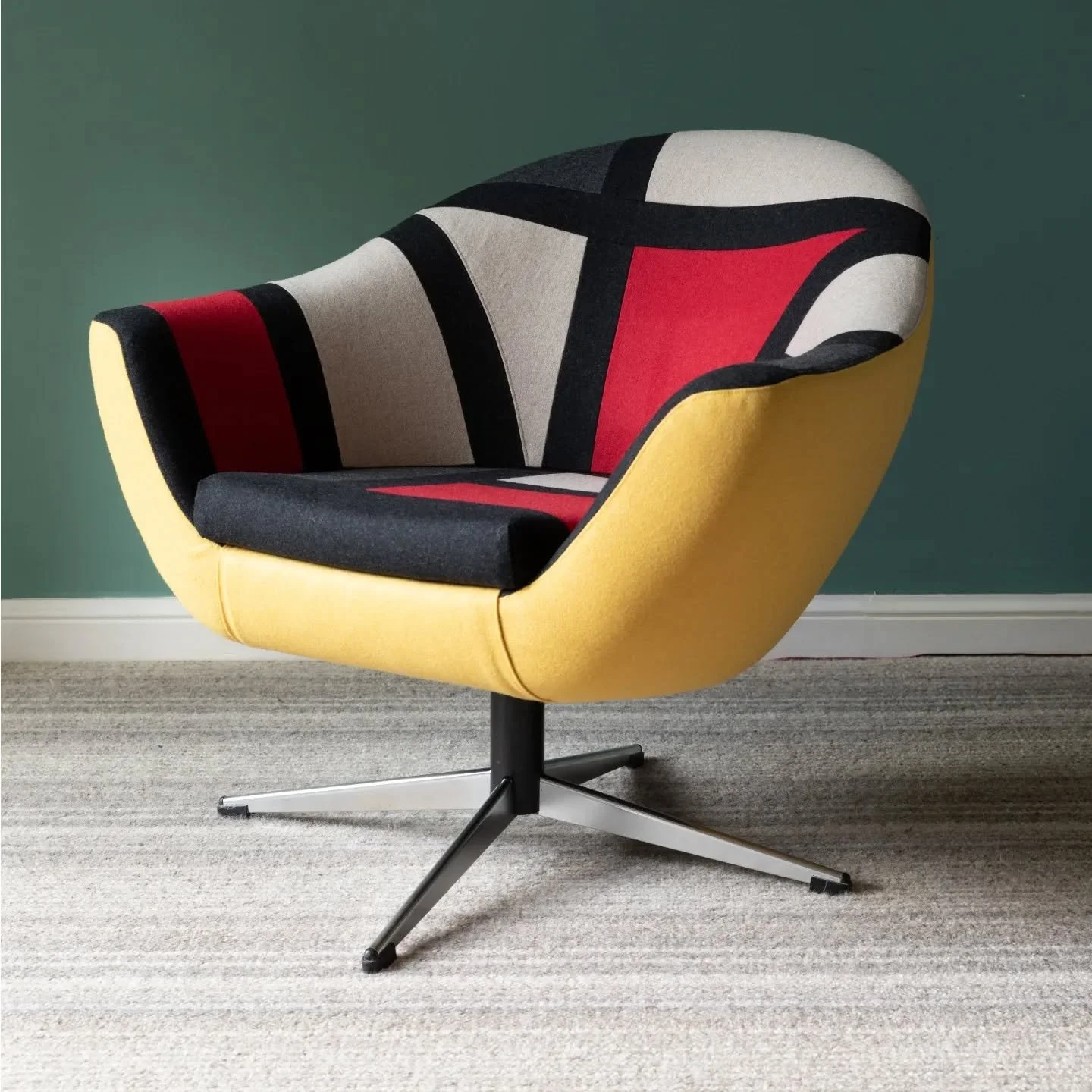 I thought I would treat you to three more of the stunning photographs @karenlouisegeorge took of my @the_amusf assessment pieces.

Here is a 1969 swivel, polystyrene shell chair. It's all about the skill of sewing the cover to fit both the concave an