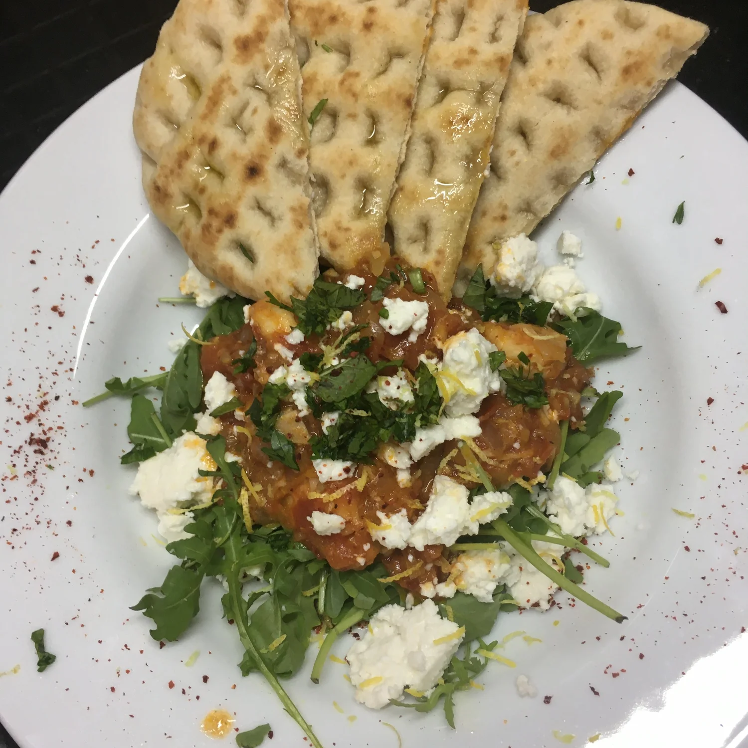 Pitta with marinated prawns in aromatic tomato sauce.