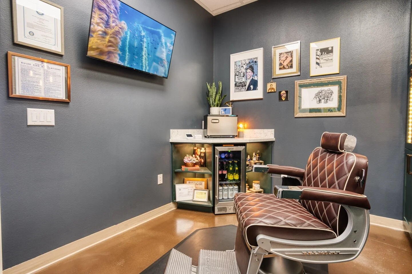 Relaxation meets grooming perfection at El Gallo Catrin Barber Studio! 💈 Sit back, unwind, and catch up on your favorite shows or watch the game while we work our magic. With AppleTV connected, getting groomed has never been more enjoyable. Book you