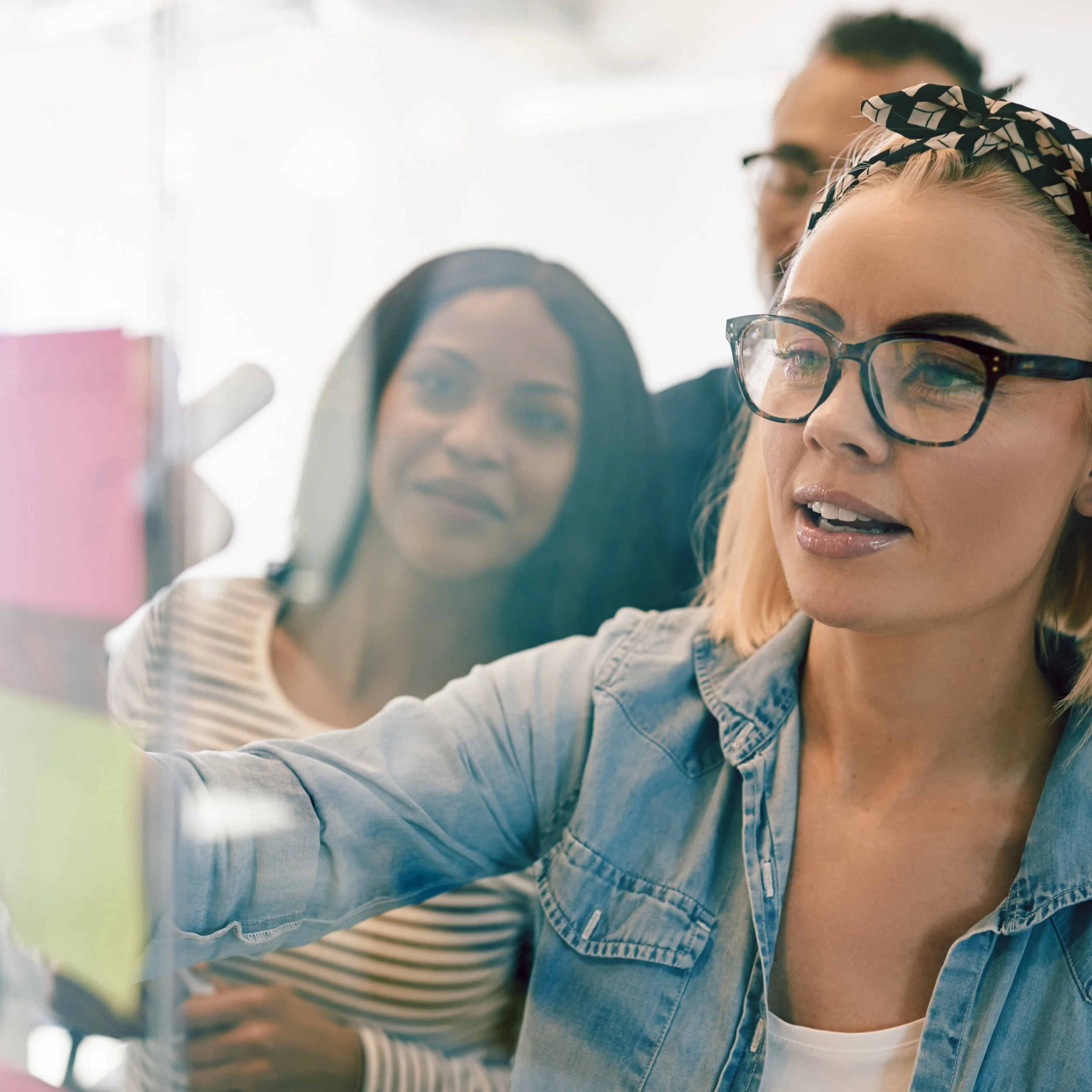 Committee members clarifying roles and decision rights to strengthen execution.