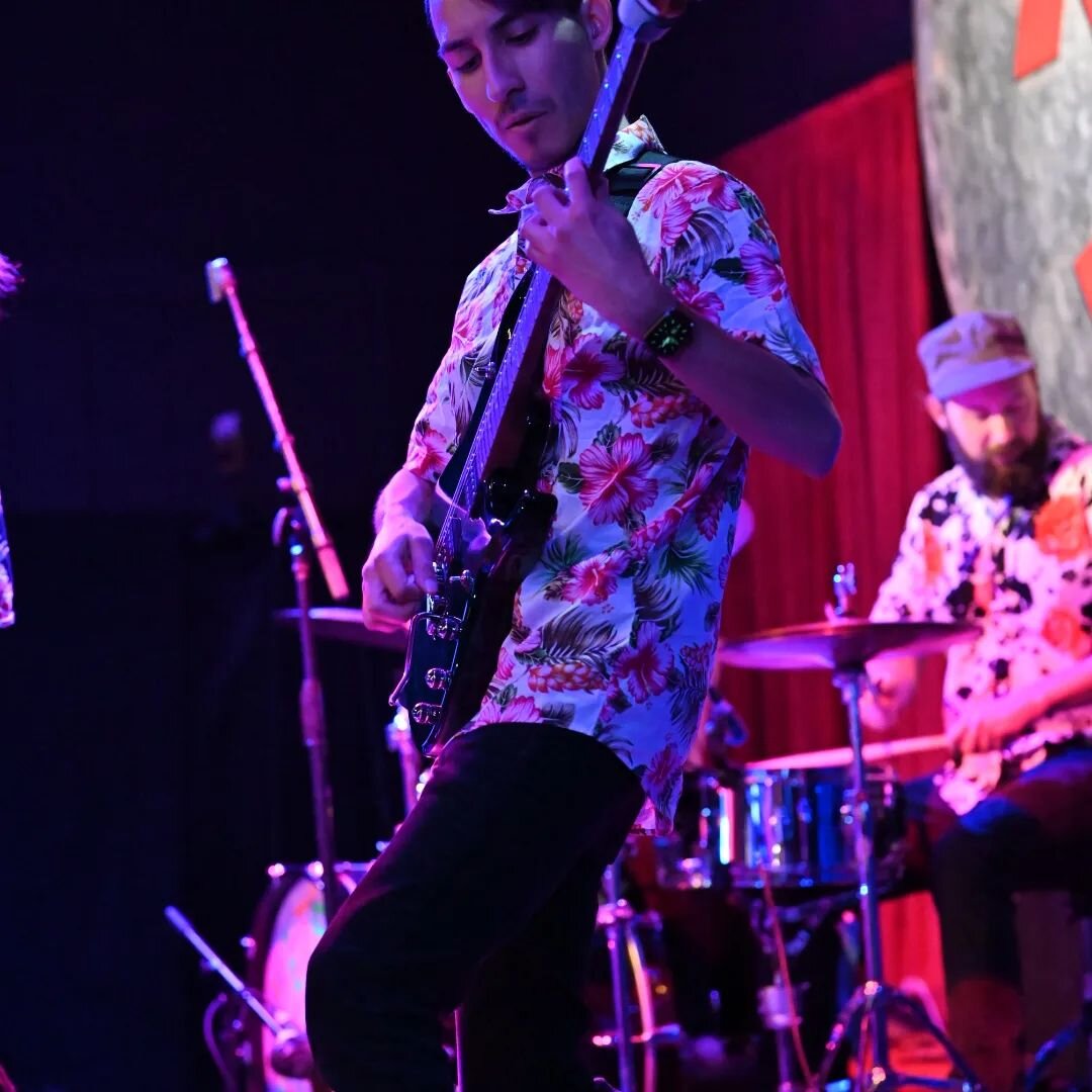 Some seriously killer shots from November at MASS in Ft. Worth. #dfwmusic #punk #emo #mychem #mychemicalromance #poppunk #mytropicalromance #tropical #tributeband

📸: Little Joe