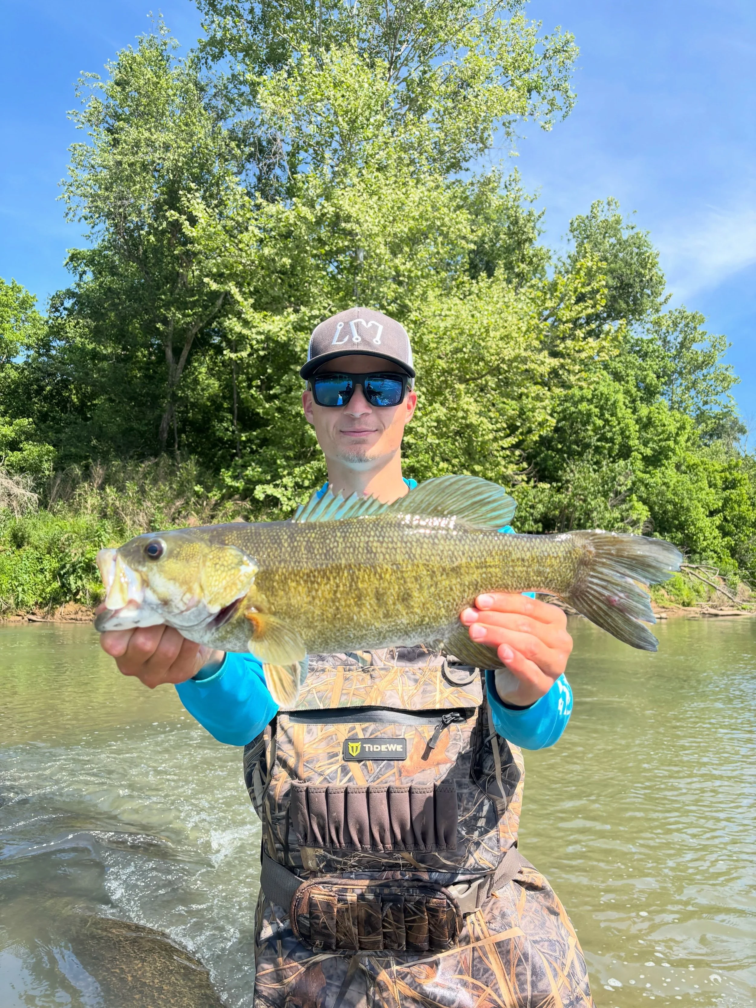 My buddy and I @brandon.parrish.308 did a little off the grid fishing today. We went way up the river to find some small jaws! And we absolutely did we had a stellar day. We caught 30-40 with a few over 3lbs!

#southcarolinafishing #bassfishingismyli