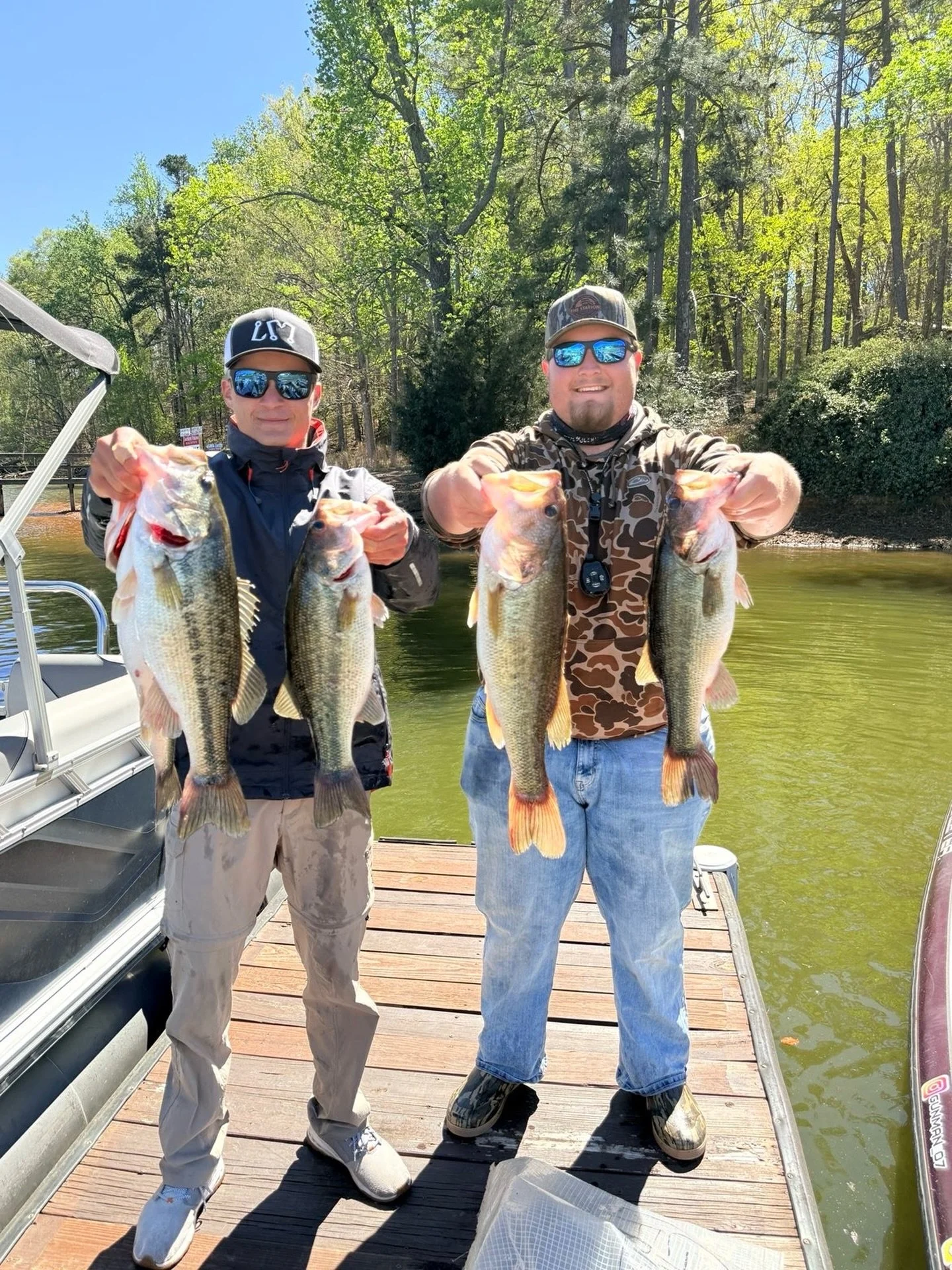 My buddy @gunman_07 and I fished a little club tournament this weekend. We had a decent bag coming in 3rd place with 19lbs. Only loosing 2nd by .4 ounces ain&rsquo;t a bad day at all!

#lakemurray #loganmillsfishing #largemouthbassfishing #bassfishin