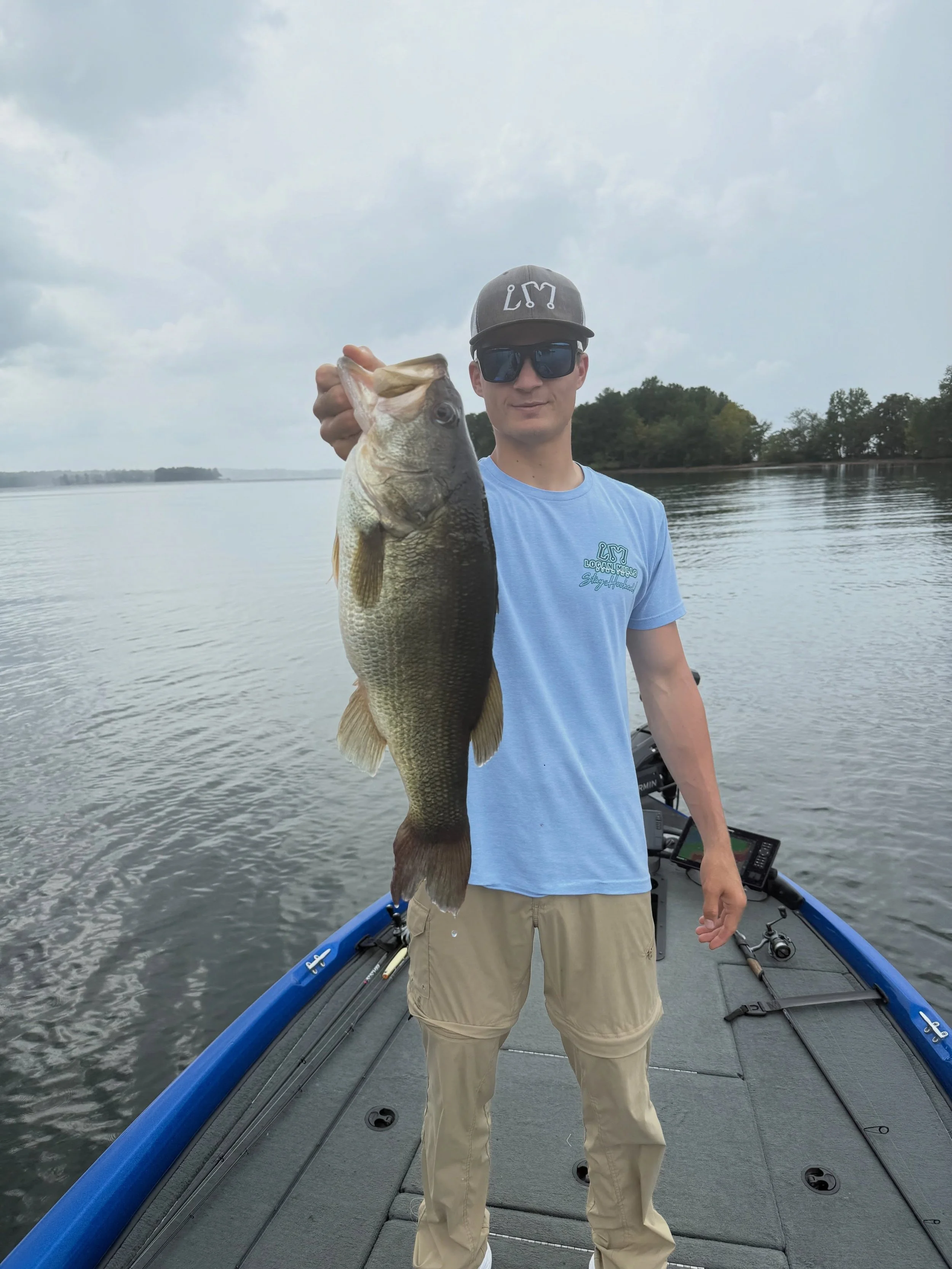 Some lake Murray 🐷! 14lbs with 3 fishing ain&rsquo;t a bad day!

#loganmillsfishing #bassfishingismylife #largemouthbassfishing #bigbassfishing #bassfishing