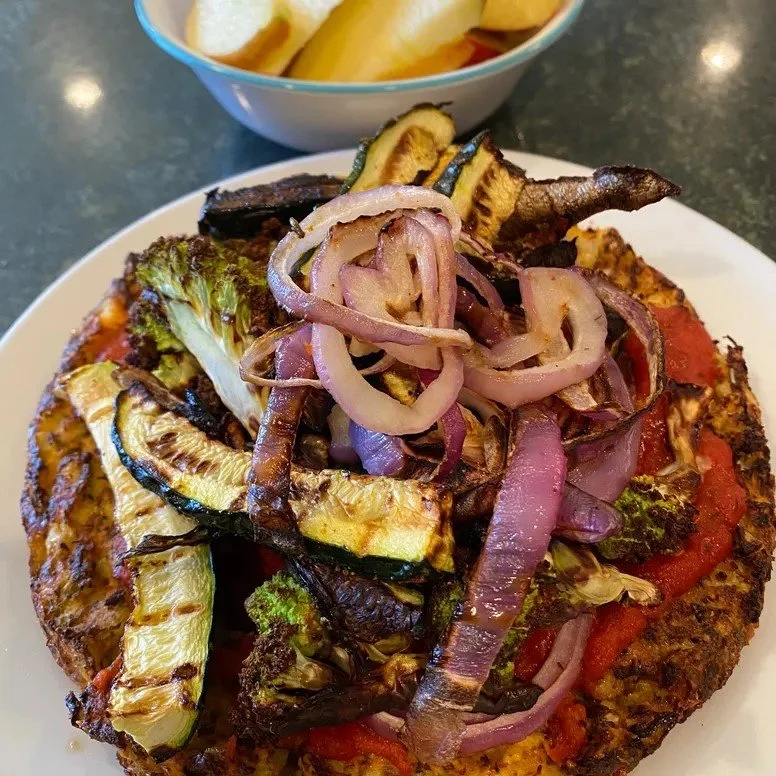 CauliflowerVeggiePizza.jpg