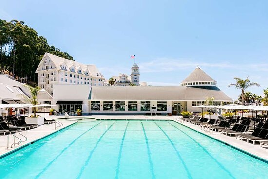 claremont resort and spa pool.jpeg