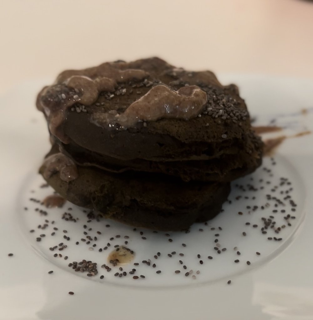 Sweet &amp; Savory Vegan Breakfast: Banana- Matcha -Choco Chip Pancakes