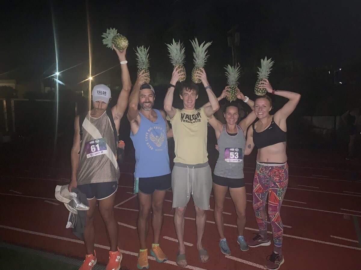 Edible trophies are the best 🍍 Congrats to this squad for bringing extra heat to the night! Left to right:

@aa_winningham 
1st place 5k 15:25

@thereal_robgomez 
2nd place 5k 15:30

@steven.fritzsche 
1st place 800/mile 2:14/5:16

@bitterjoy 
Mile 