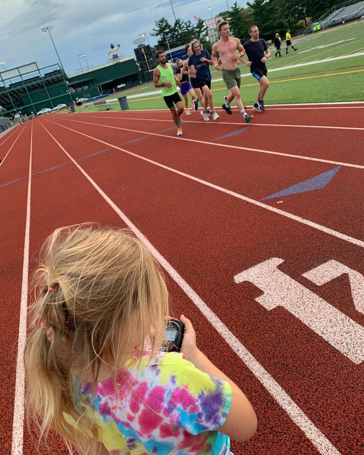 Last night we had a special guest, Coach Charlotte, to keep us all in line 😤 Thanks for bringing your little person to practice @jgrant0602 💕 We may have to order some youth singlets soon too!